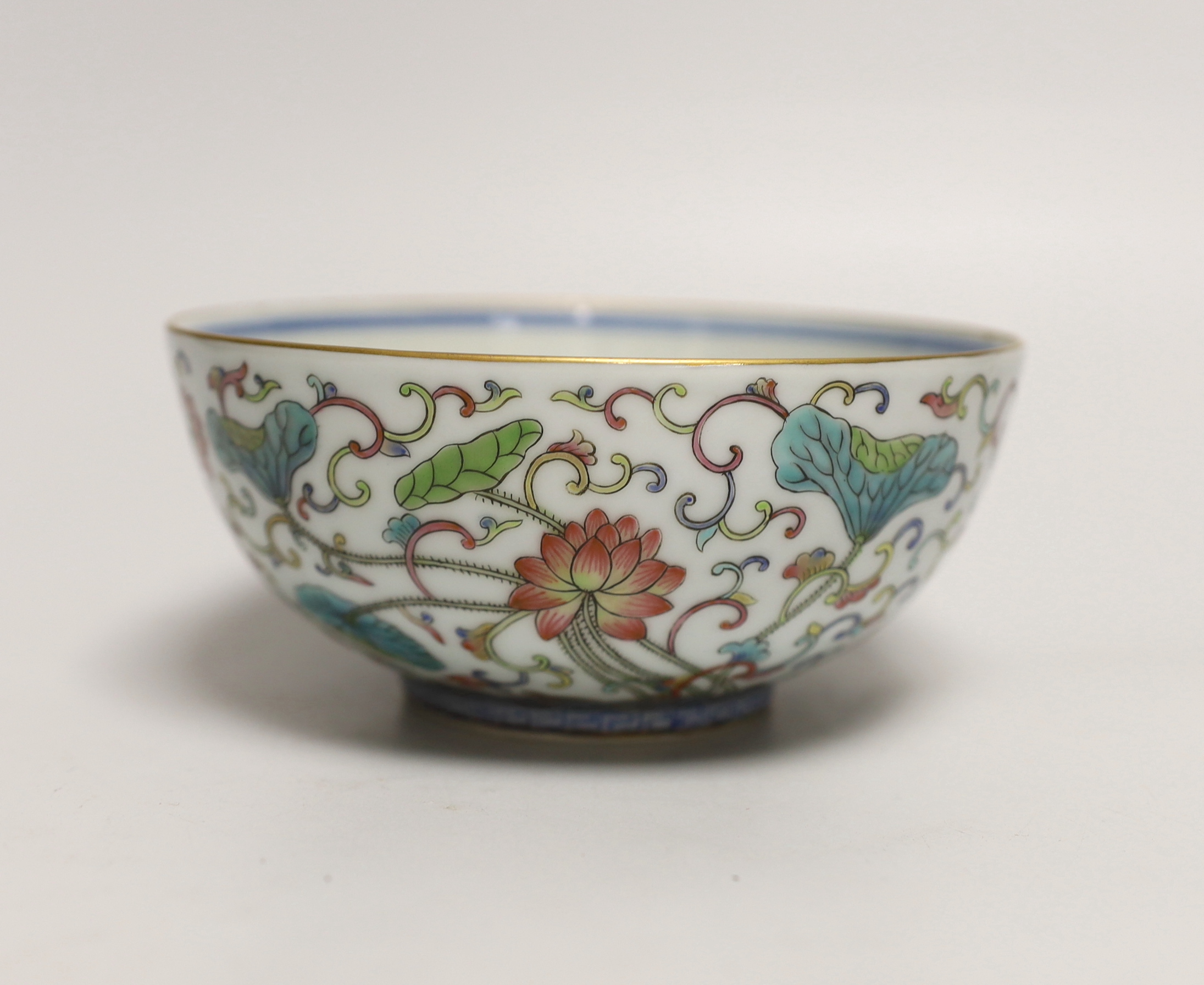A Chinese enamelled porcelain bowl, 15cm diameter